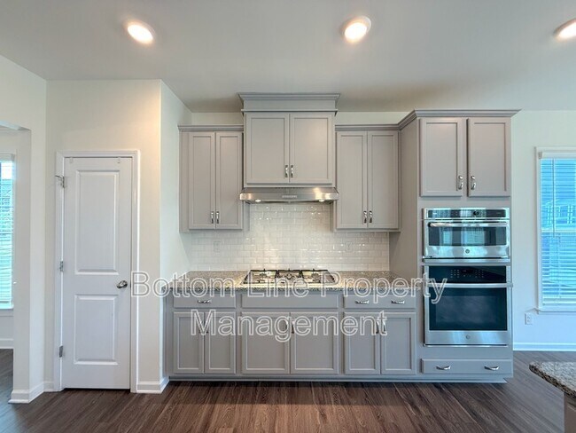 Building Photo - 14929 Baldridge Dr