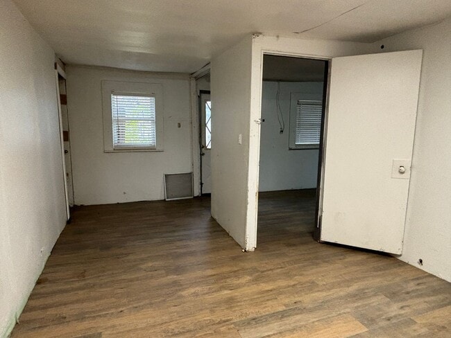 Building Photo - $625 OFF FIRST MONTH'S RENT! 2-Bed, 1-Bath Single-Family Home + Partially Finished Garage!