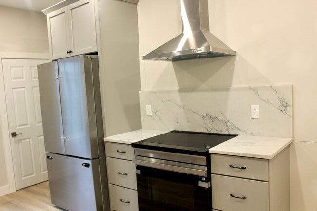 Building Photo - 264 Bowen St