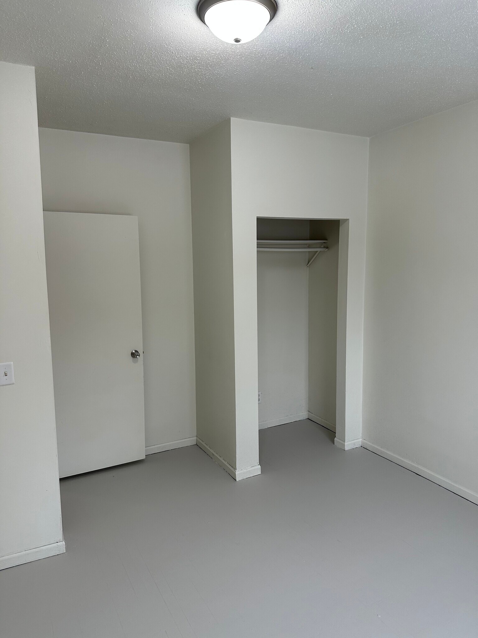 Building Photo - 730 Thomas Ave