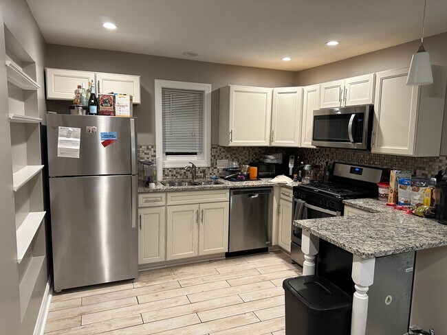 Unit B - 763 S Aurora St