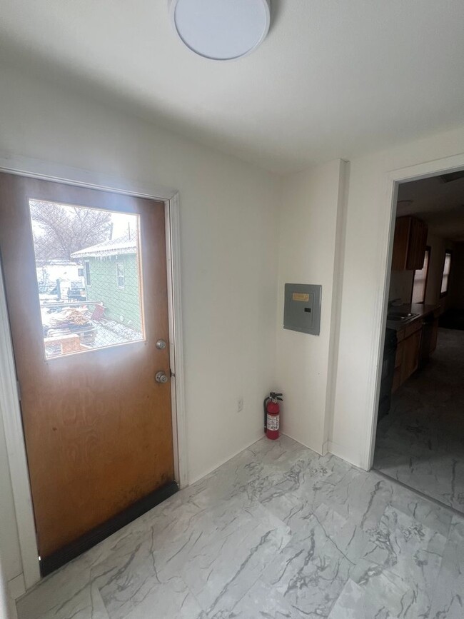 Building Photo - Large 3 bed 2 bath mobile