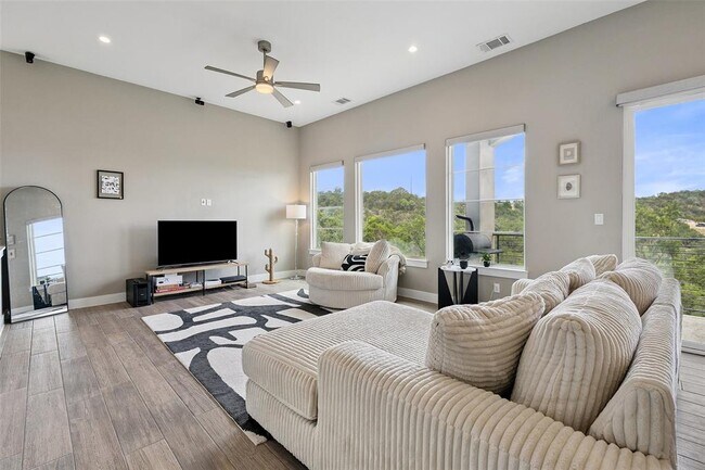 Building Photo - 201 Honey Creek Ct