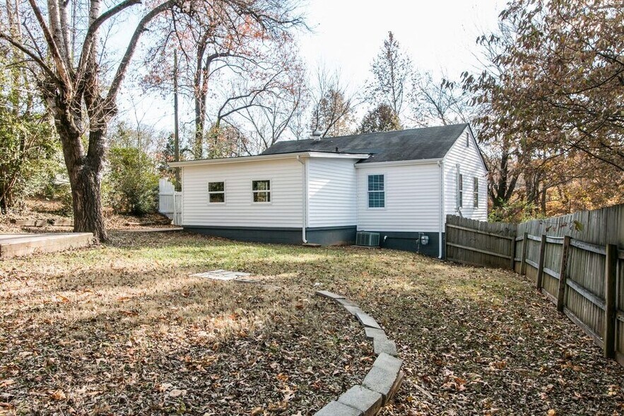 Building Photo - 713 Ridgecrest Dr