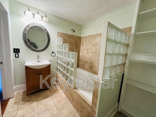 Building Photo - 1060 Worlds Fair Park Dr