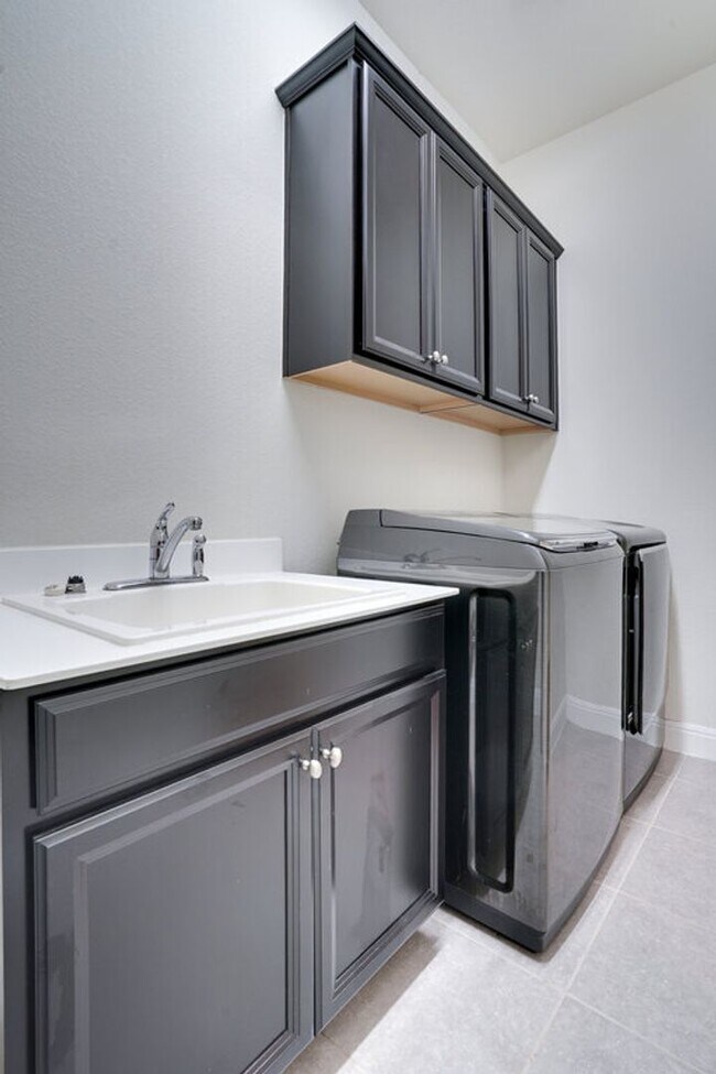 Building Photo - 16005 Axehandle Trl