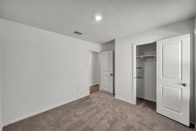 Building Photo - 29635 Knollwood Bay Rd