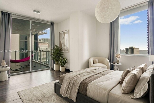 Building Photo - 1050 Brickell Ave