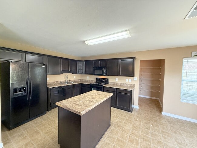 Building Photo - 182 Forestbrook Dr