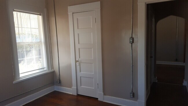 Building Photo - 303 1/2 S Osage