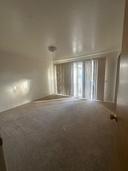 Building Photo - 673 E 6th Ave