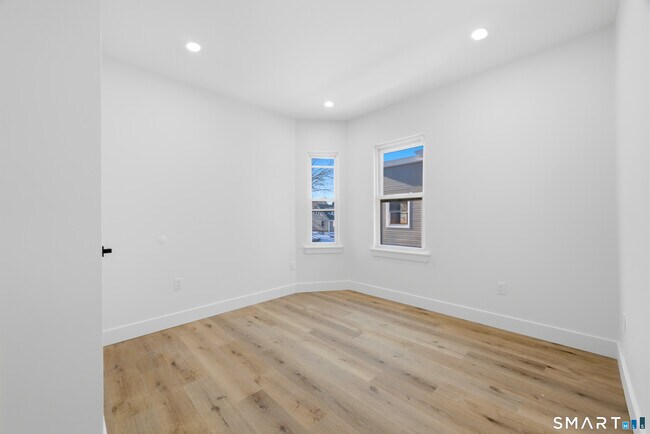 Building Photo - 145 Crystal Ave