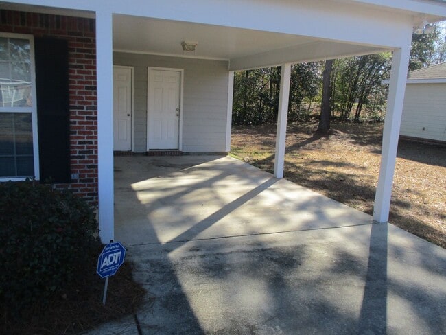 Building Photo - 222 Glade Ln