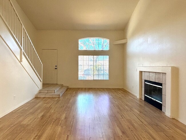 Building Photo - Great Two Bedroom Townhouse with a 1 car garage near Silverado Ranch area