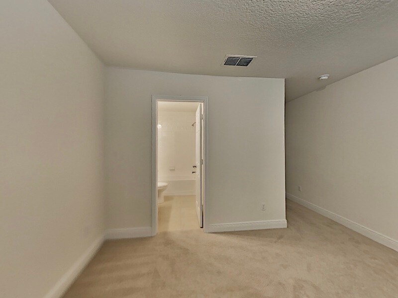 Building Photo - 8931 Lookout Pointe Dr