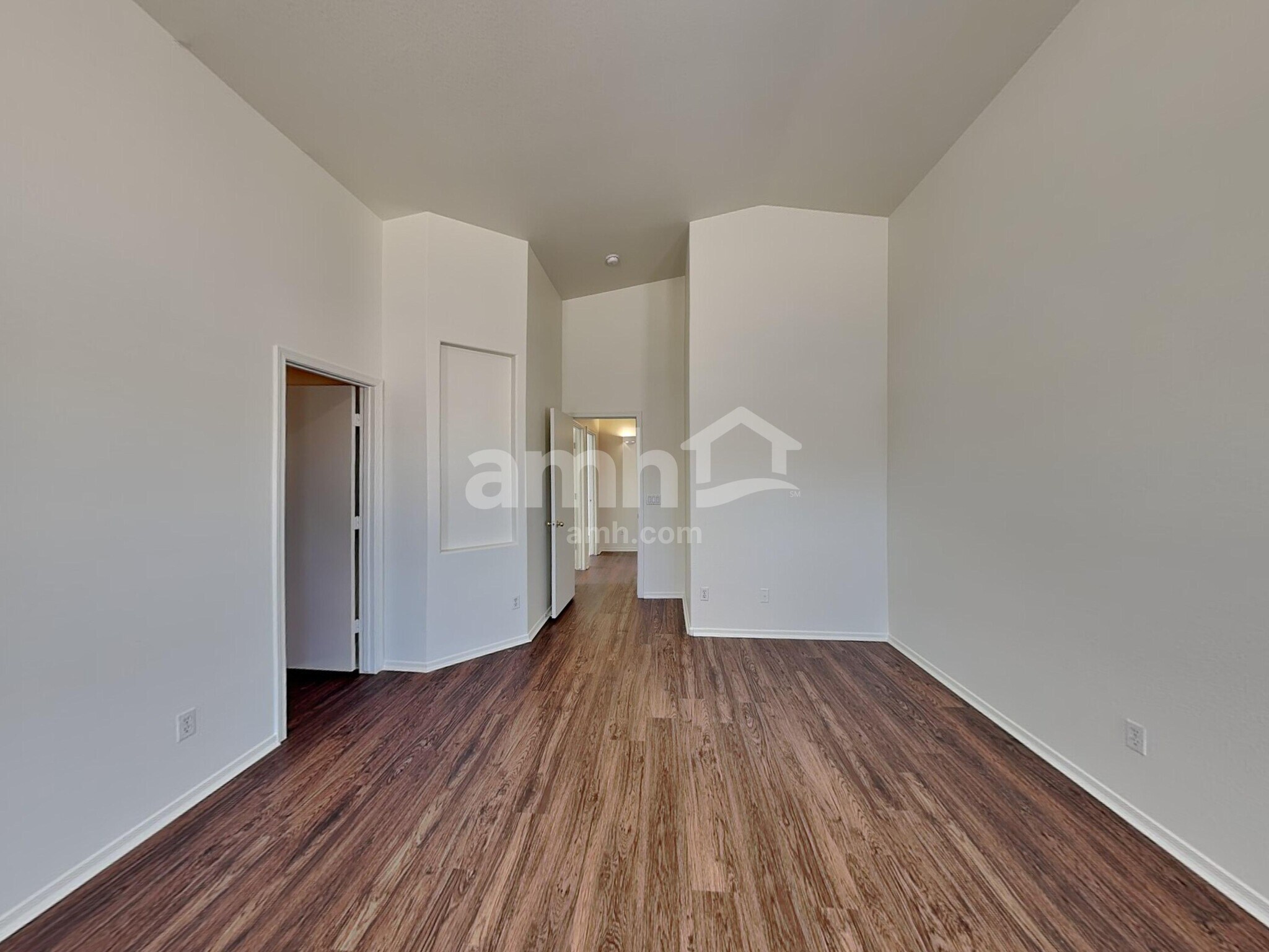Building Photo - 7210 W Sunderland Ave