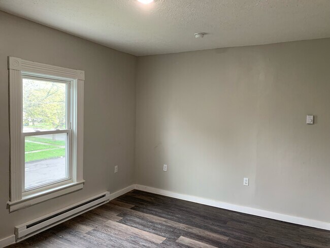 Building Photo - 217