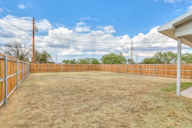 Building Photo - 420 E 48th St