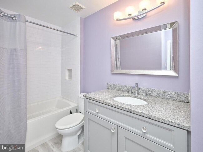 Building Photo - 509 Waterford Ct