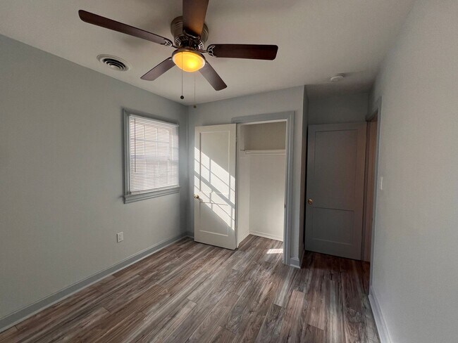 Building Photo - 109 Sharyn Ln