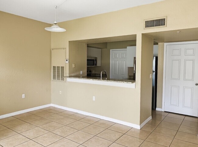 Building Photo - 2/2 Upgraded Spacious Condo in Park Central, Millenia area