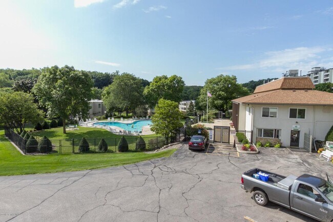 Building Photo - 1923 Viking Dr NW