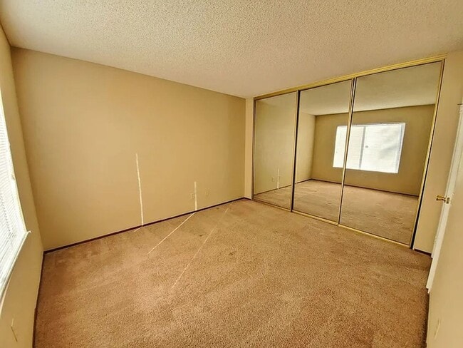 Building Photo - 757 Sunningdale Dr