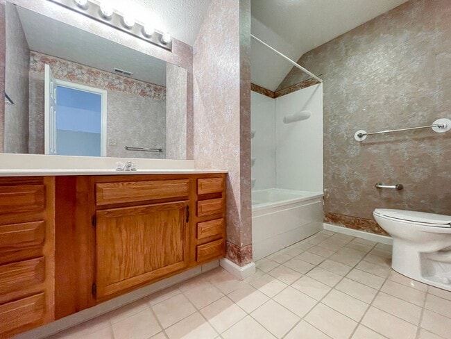 Building Photo - Near Local Shops and Restaurants