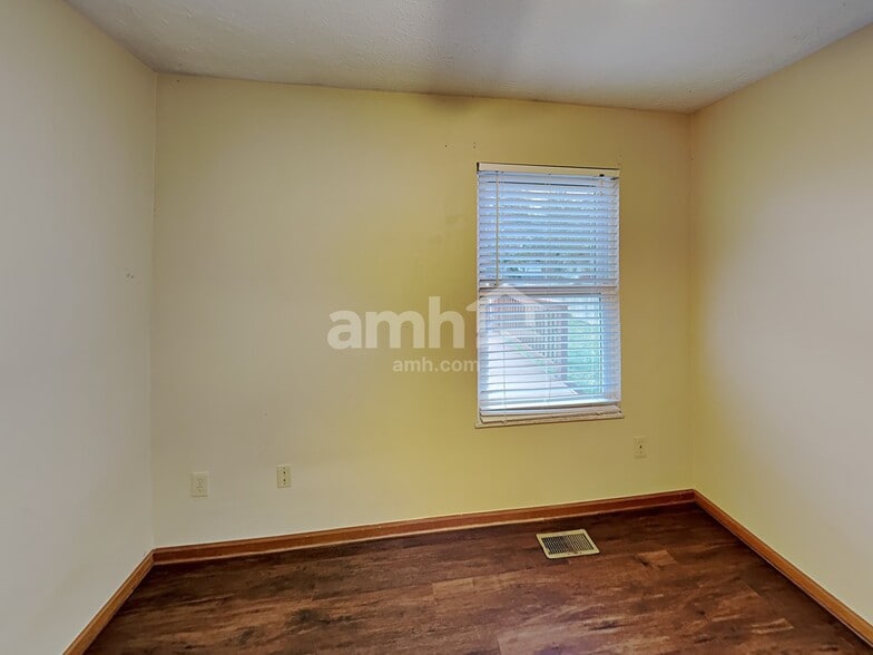 Building Photo - 1465 Pinestone Dr