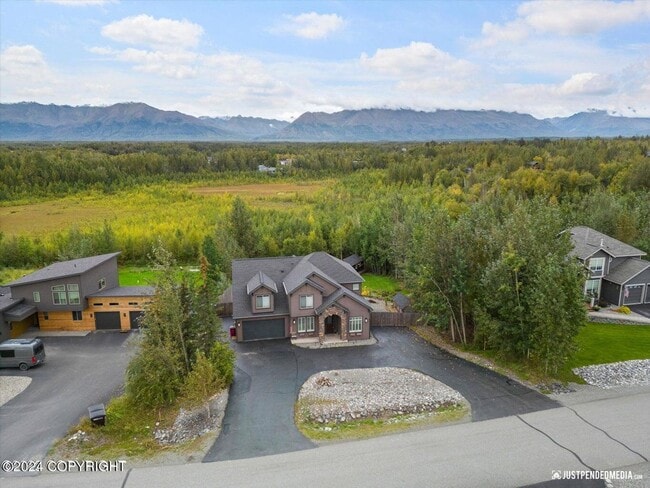 Building Photo - Amazing 4 Bed/4.5 Bath Palmer Home
