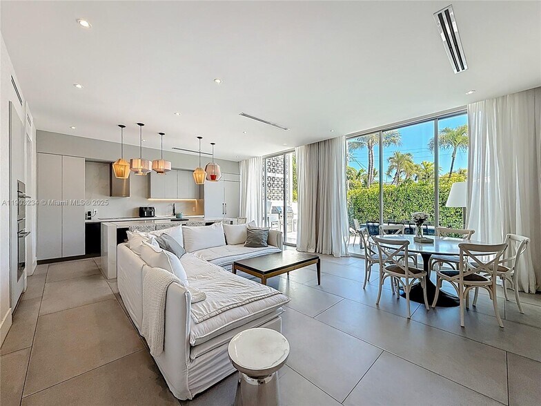 Building Photo - 561 Warren Ln