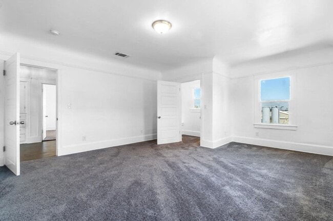 Building Photo - 1019 N Main St