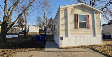 Building Photo - 228 Golfview Ct