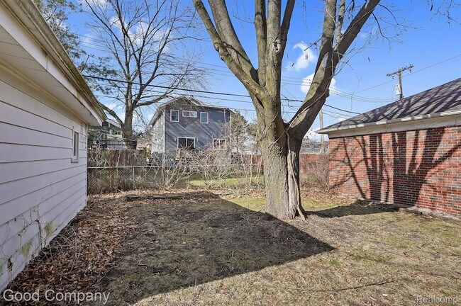 Building Photo - 200 S Pleasant St