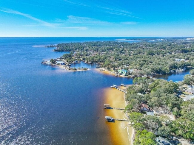 Building Photo - Waterfront Home in Niceville on the Bay wi...