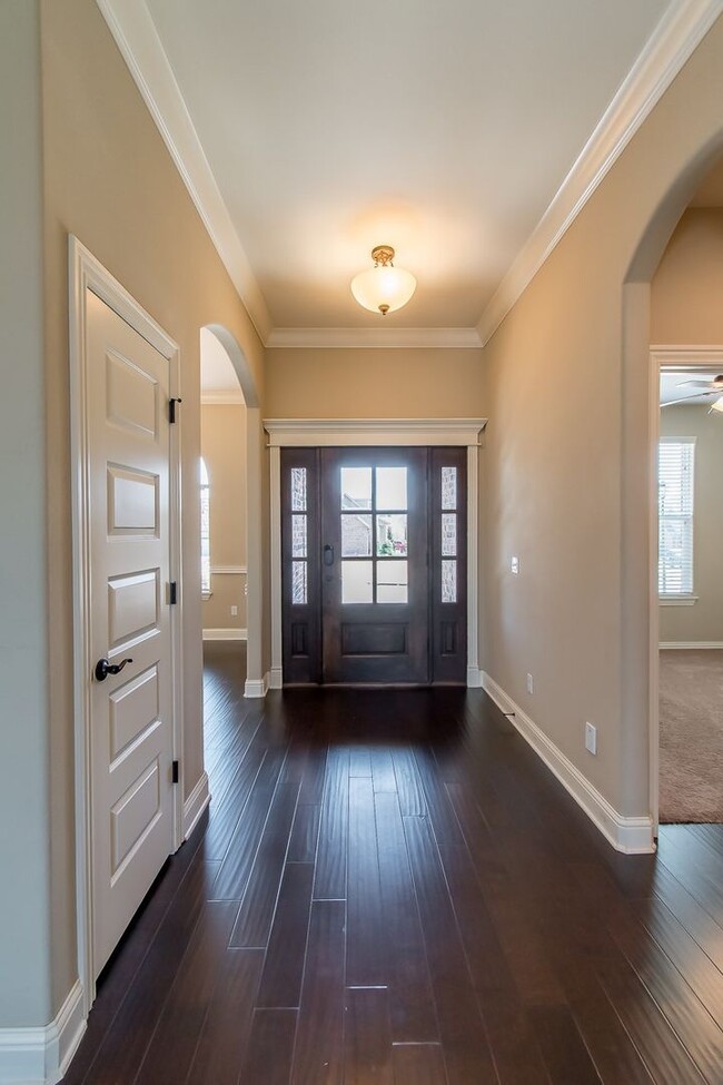 Building Photo - Like New 3 Bedroom Home near Stonebridge M...