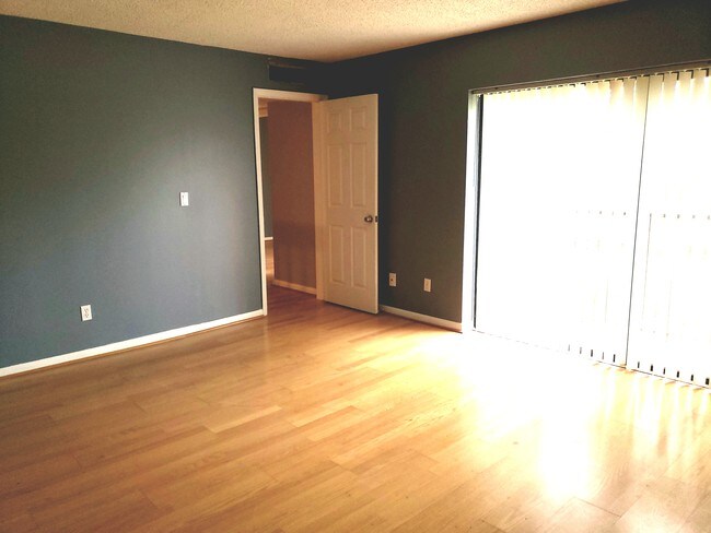 Building Photo - 1440 N Lawnwood Cir