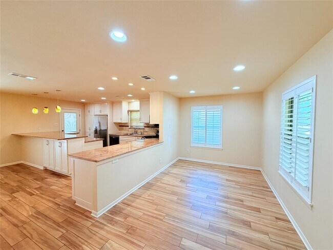 Building Photo - 5014 Evans Ave