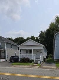 Building Photo - 301 Center St