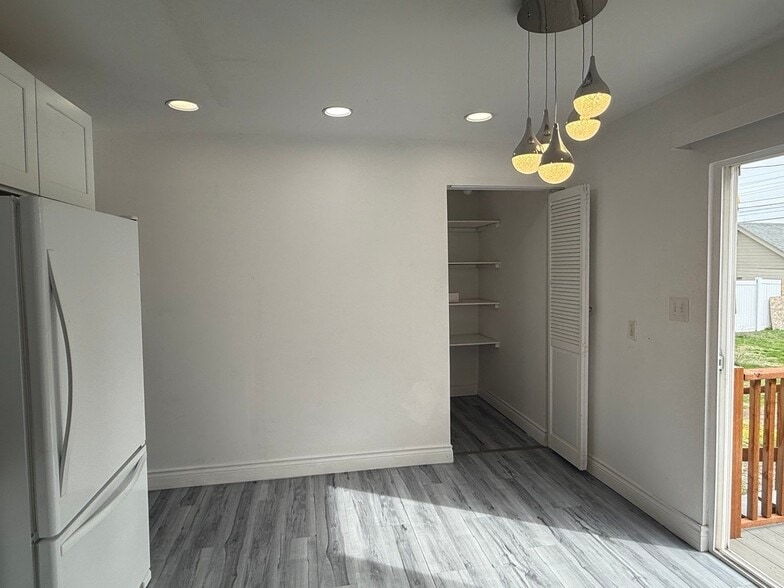 Building Photo - 1822 E Pacific Ave