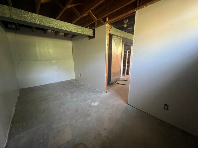 Building Photo - 2401-2403-2403 Calico Ln