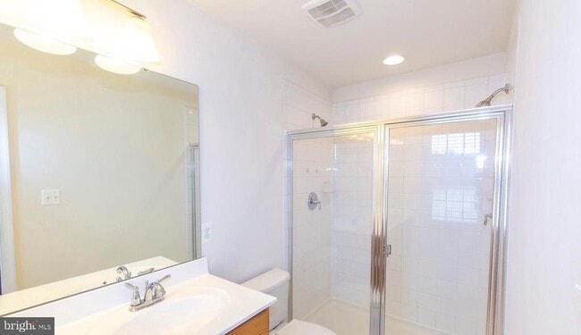 Building Photo - 18540 Hickory Meadow Dr