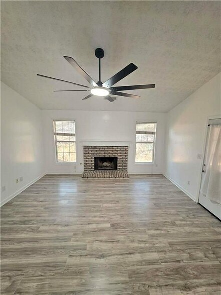 Building Photo - 2400 Miller Oaks Cir