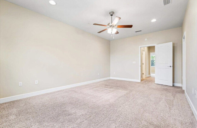 Building Photo - 3501 Mossy Oak Villas Cir