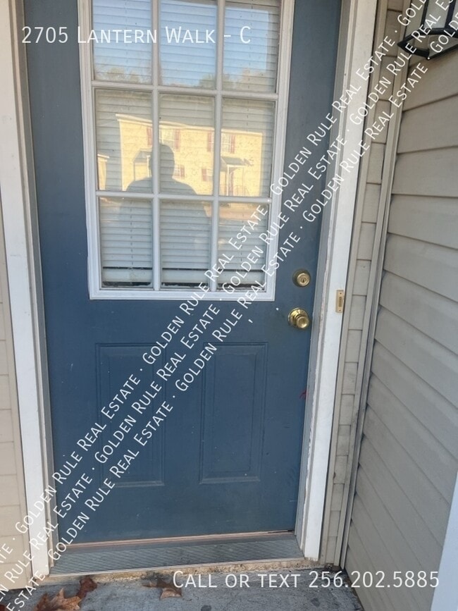 Building Photo - 2705 Lantern Walk SE