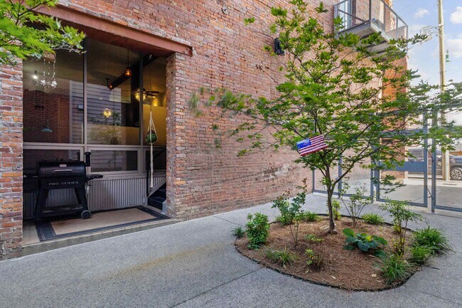 Building Photo - 2 GE Patterson Ave