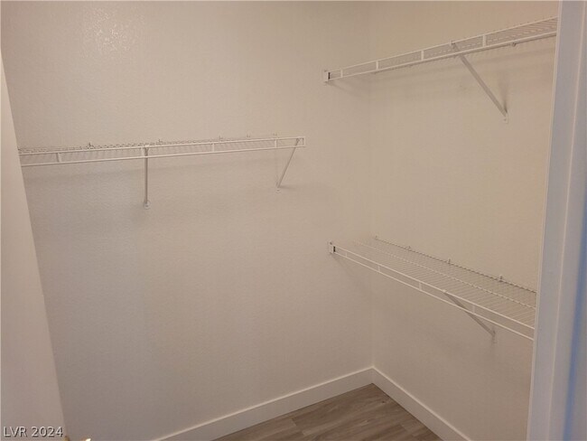 Building Photo - 9605 Sundial Dr