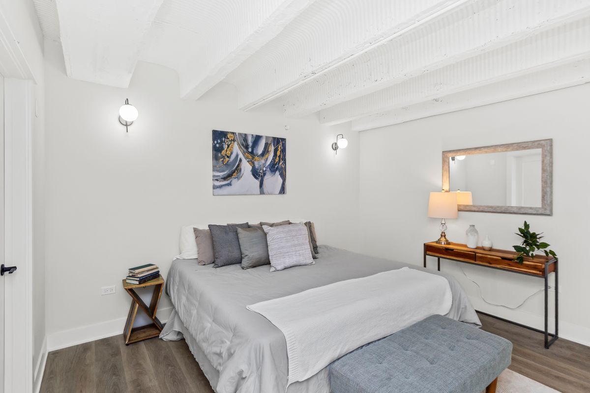 Building Photo - 1453 Maple Ave