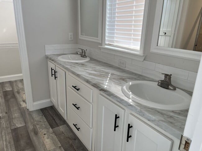 Building Photo - 336 Waddell St