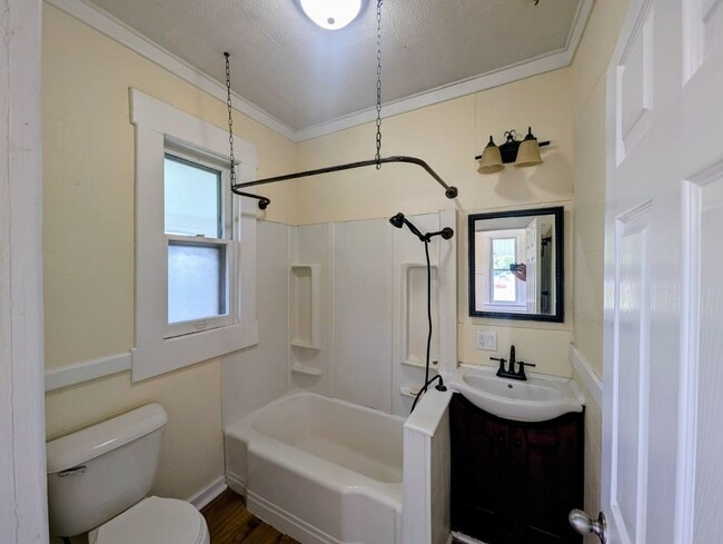 Building Photo - Remodeled 2-Bedroom, 1 Bath Home with Spacious Living Areas & Off-Street Parking